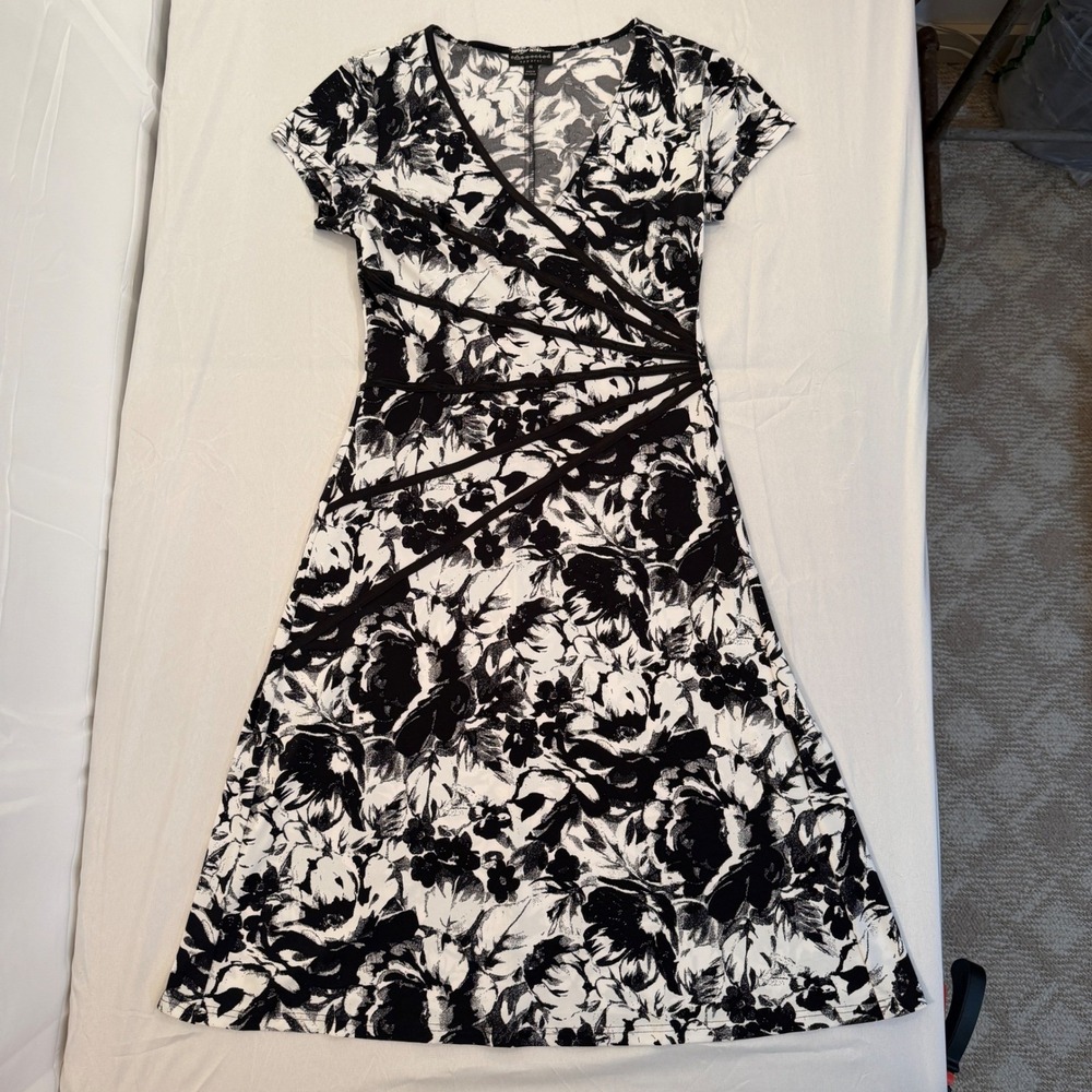 Connected Apparel Womens Floral Faux Wrap Dress Black White V-Neck Size 10 - Picture 4 of 10